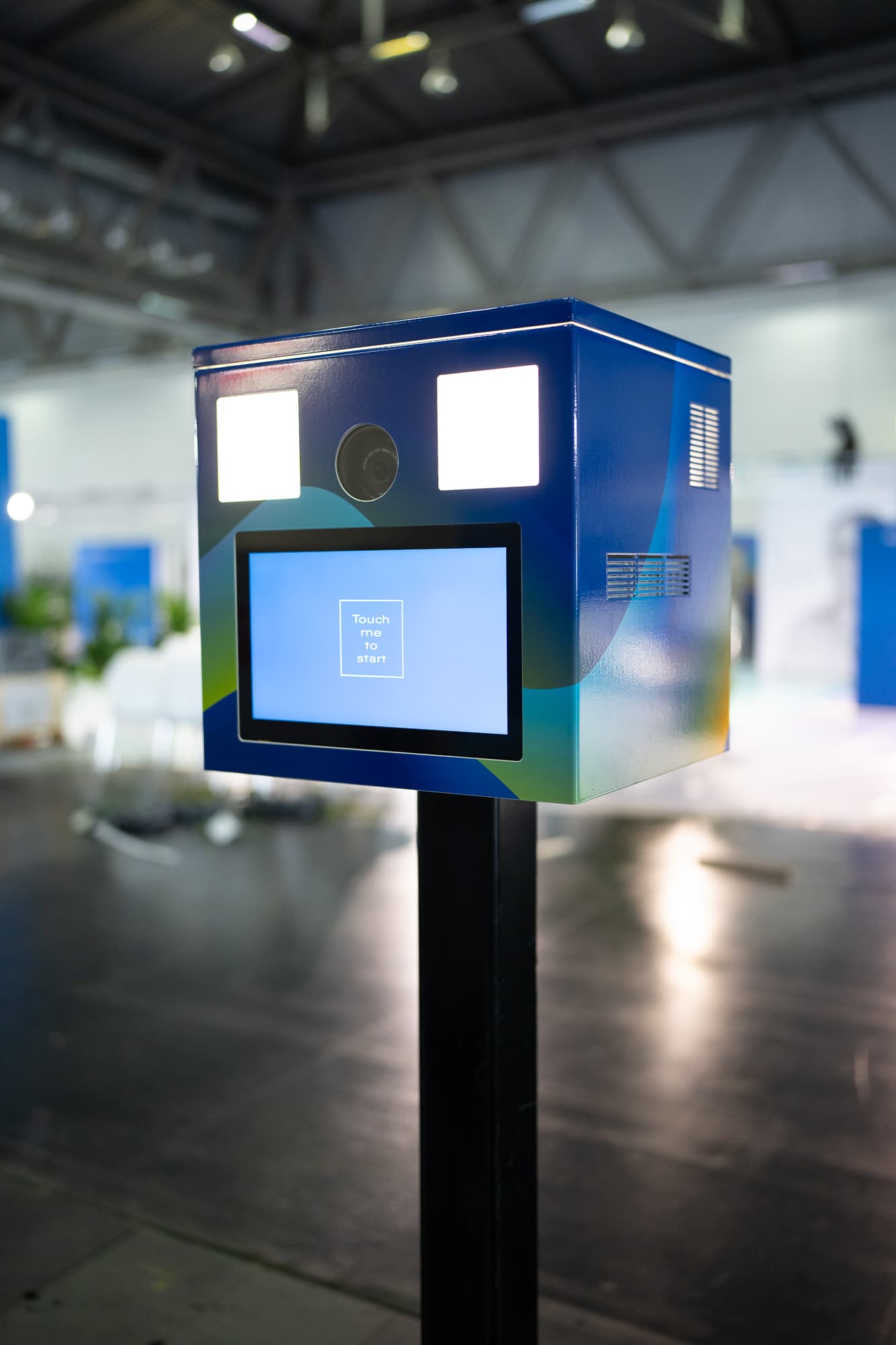 Pixtar Fotobox mit Gästen auf einem Firmenevent